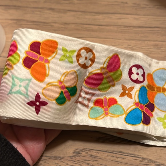 Preloved LOUIS VUITTON Silk Monogram Butterfly Bandeau - Picture 12 of 12
